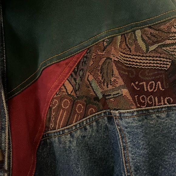 Beautiful vintage Jean jacket. - Picture 5 of 11